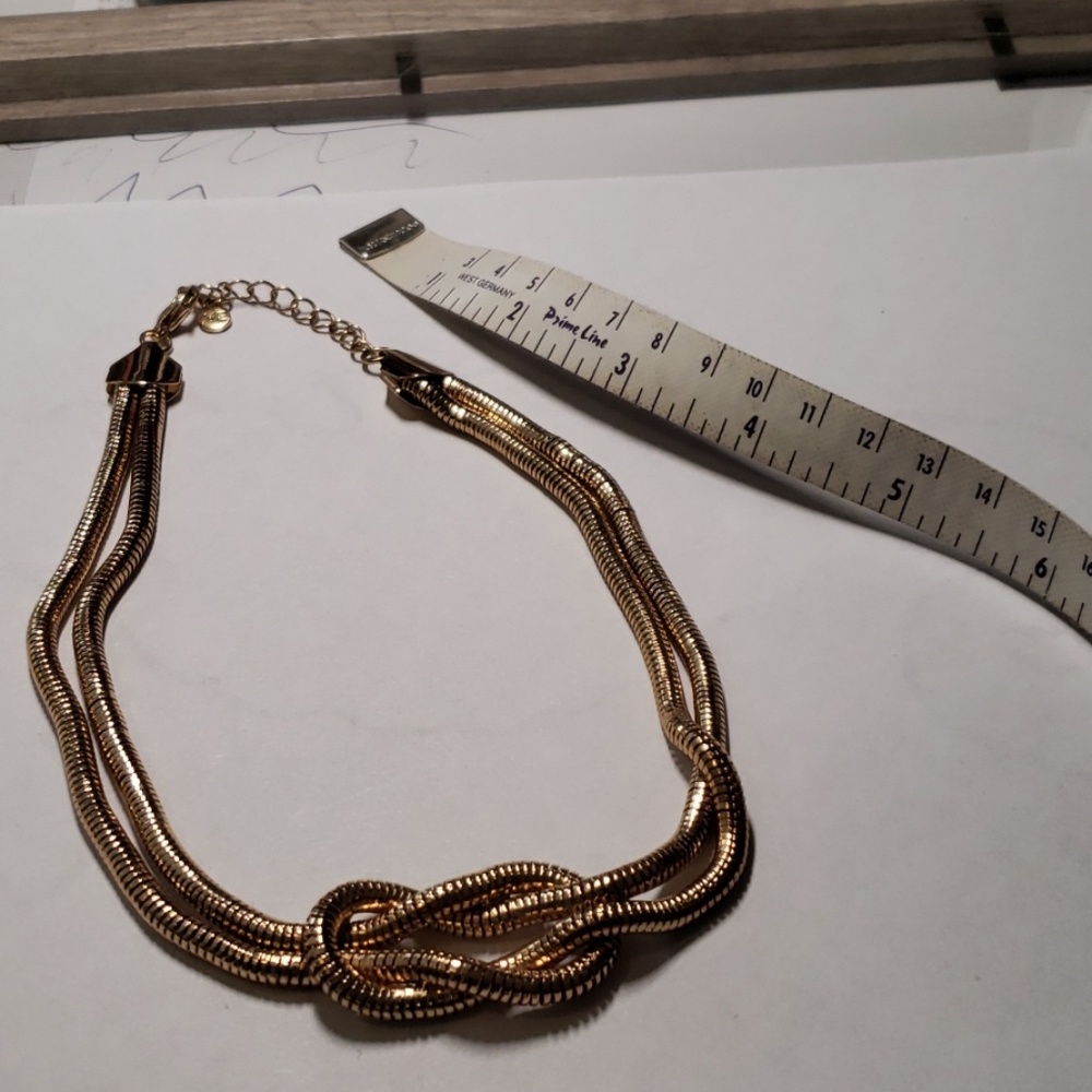 Gold tone knot necklace